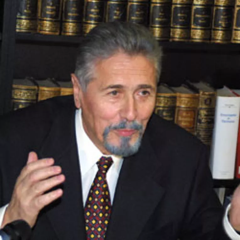 Emil Constantinescu: a€žAlegerile anticipate ar fi o greseala istoricaa€œ