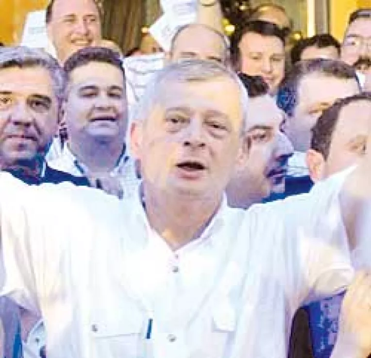 Iliescu a castigat Primaria Bucuresti, pe mana "independentului" Sorin Oprescu