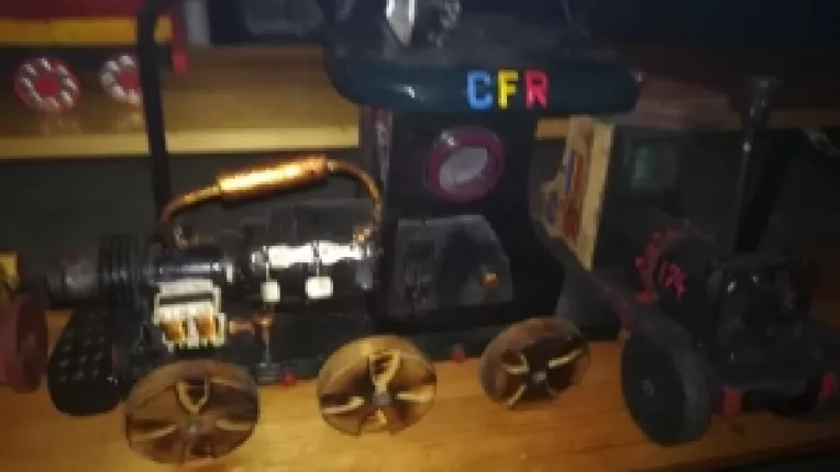 Mesterul Tudor Manciulea din Chitila, Ilfov, creeaza jucarii pictate pe lemn