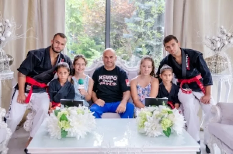 Monica Rosu, Gabi Toncean si Amatto Zaharia, provocati la intrebari directe de doua copile