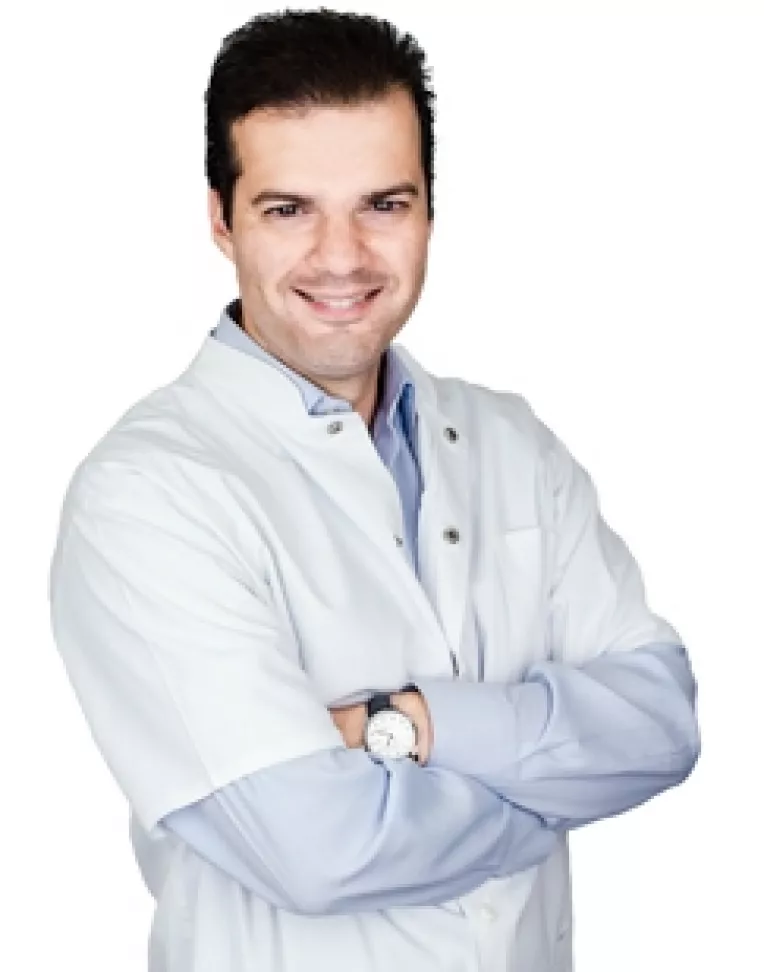 Premiera in Bucuresti: Medicul primar cardiolog Vasios Ninios a operat un pacient prin tehnica Mitraclip