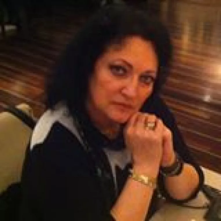 Prof. dr. Monica Pop propune inlocuirea laptelui si cornului cu o felie de cozonac si un ceai cu miere