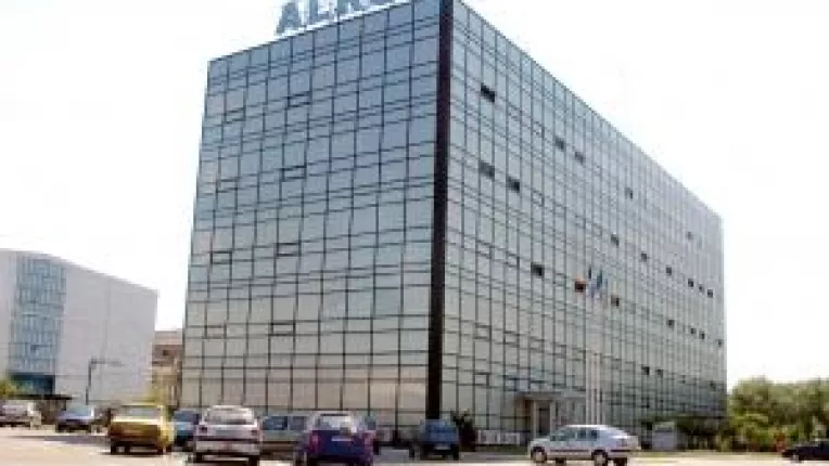 Proprietatea, cu bani de acasa