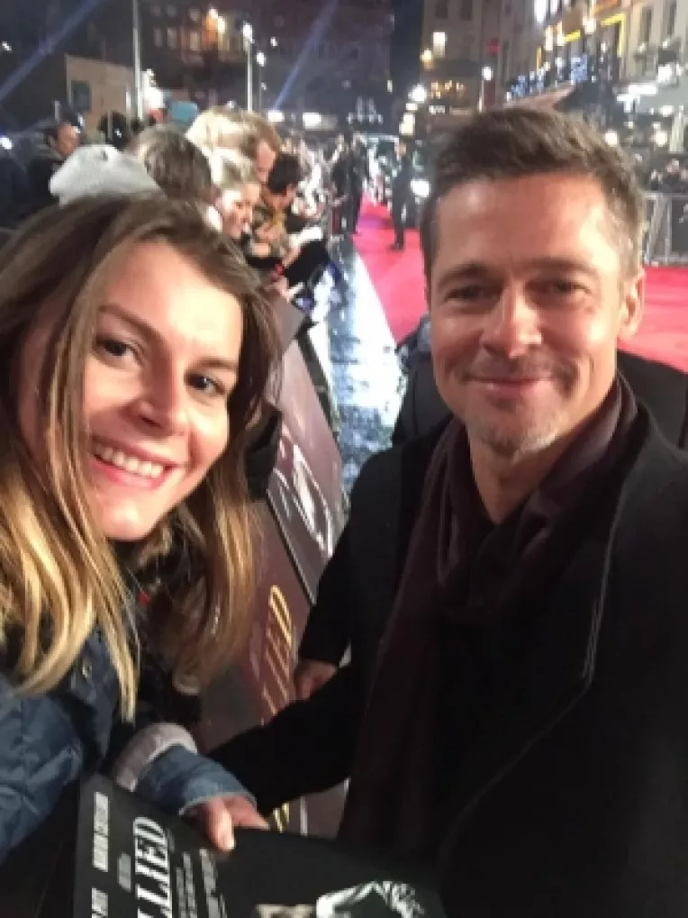 Romanca Andreea Cocoranu s-a fotografiat cu actorul Brad Pitt la premiera filmului Aliatul, la Londra