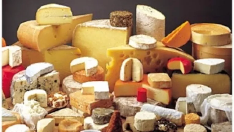 Sondaj american : Branza topita mareste potenta sexuala