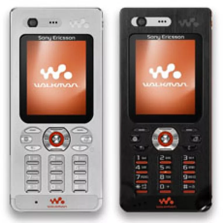 Sony Ericsson W880, un telefon deosebit.