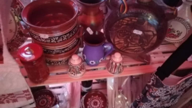 Traditional Robox, cu ornamente de Craciun si puzzle-uri din lemn facute in Harghita, la 100 de traditii romanesti