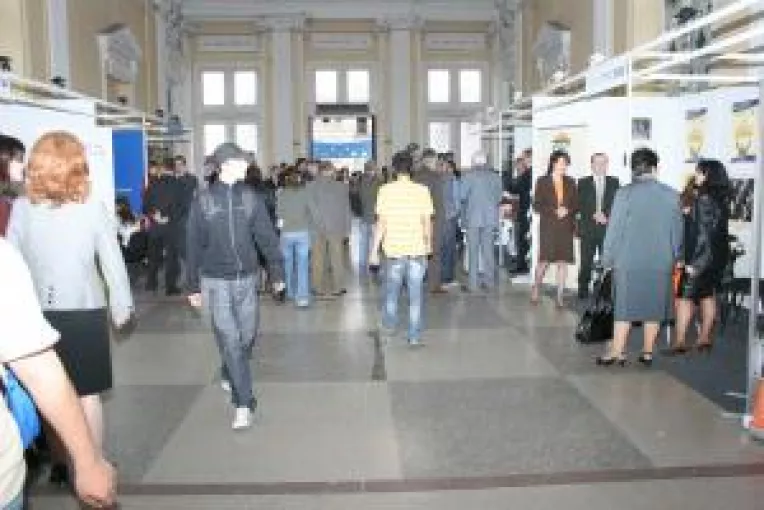 Universitatea din Craiova reuneste ofertele bancare. Oltenii vor sa se imprumute